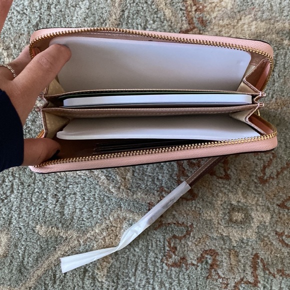 ✖️SOLD✖️NWOT Kate Spade Zip Wristlet Wallet - Blush Metallic - Picture 3 of 5